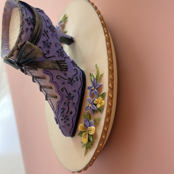 Willow Hall Victorian shoe pill box - Picture 8 of 8